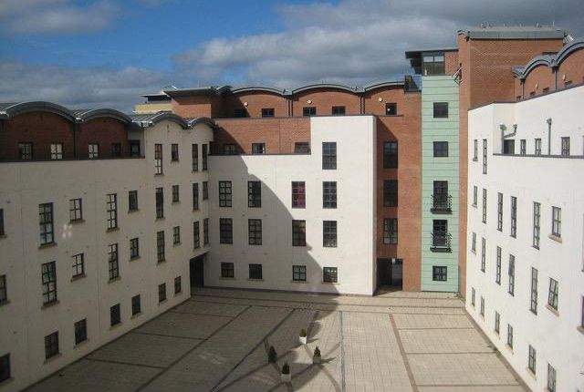 2 bed property, in Curzon Place, £130,000