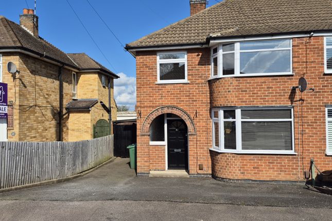 3 bed property, in Woodgate Drive, £269,000