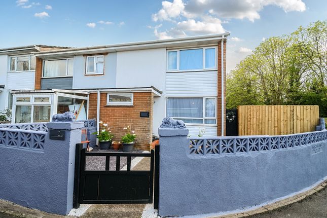 2 bed property, in Hart Manor, £298,000