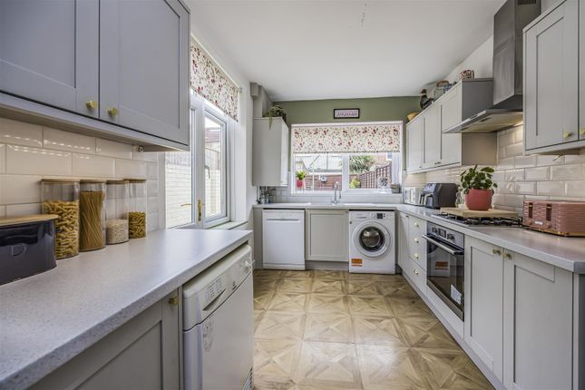 2 bed property, in Martin Road, £250,000