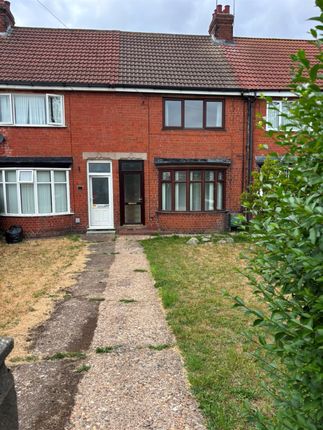 2 bed property, in Main Road, £110,000