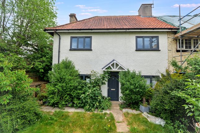 3 bed property, in Vicarage Road, £480,000