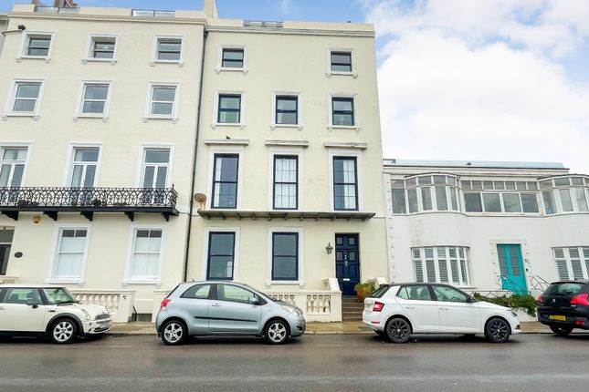 2 bed property, in Marina, £165,000