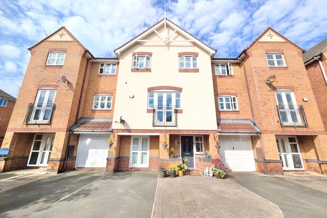 4 bed property, in Mill Croft, £359,995