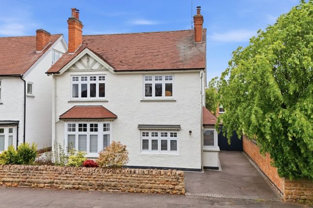 5 bed property, in Kingston Road, £850,000