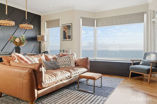 2 bed property, in Clifton Drive, £475,000
