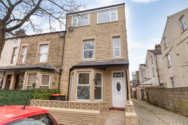 5 bed property, in Westminster Road, £200,000