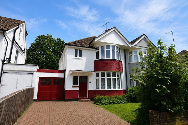 3 bed property, in Parkside Way, £650,000