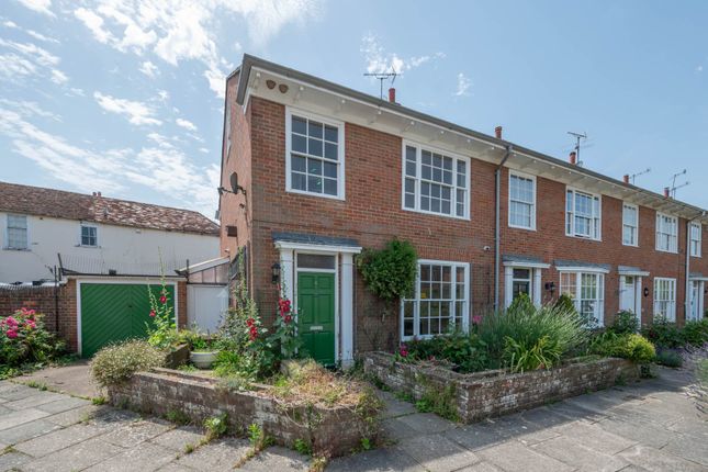 3 bed property, in Abbots Place, £550,000