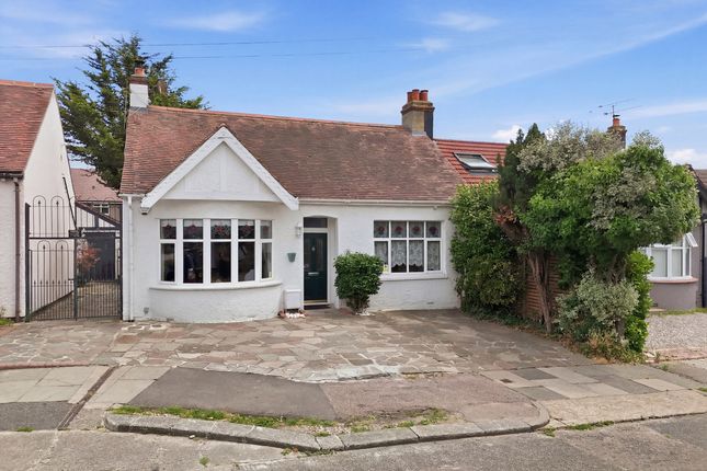 2 bed property, in Highfield Grove, £400,000