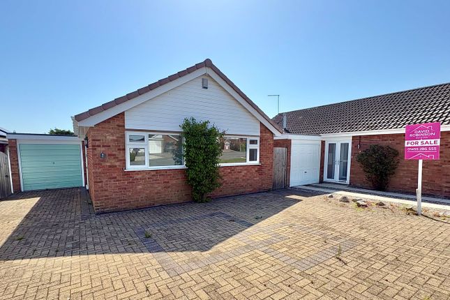 2 bed property, in Blenheim Crescent, £299,950