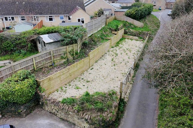 Land, in Chapel Hill, £60,000