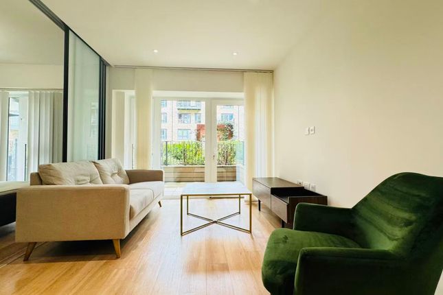 1 bed property, in Fairbank House, £320,000