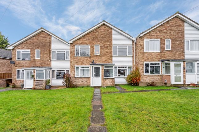 2 bed property, in Abbots Way, £160,000