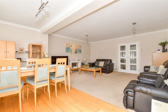 3 bed property, in Rayburn Road, £525,000