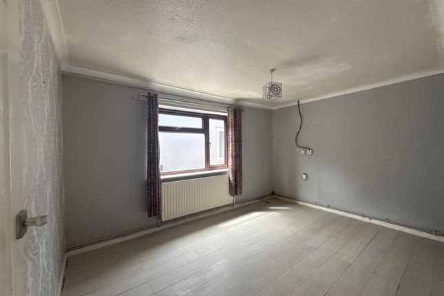 2 bed property, in Bobbing Hill, £276,000