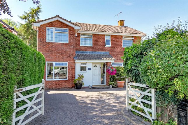 4 bed property, in Chartwell Close, £450,000