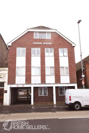 2 bed property, in Albert Road, £150,000