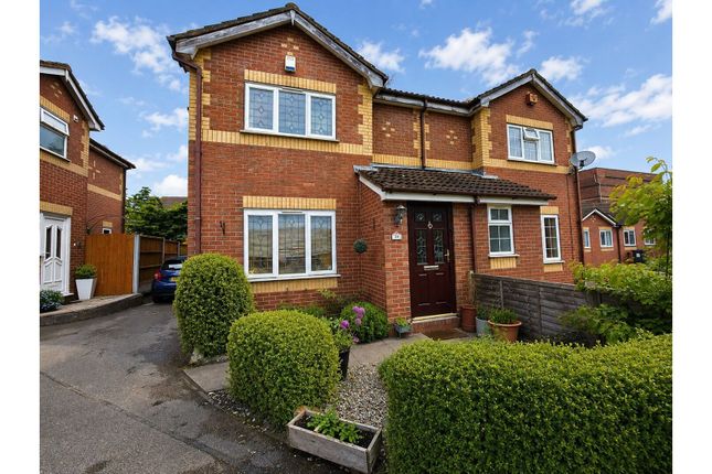 3 bed property, in Mill Burn Way, £285,000