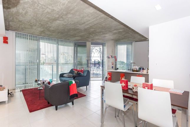 2 bed property, in Hoola Building, £500,000