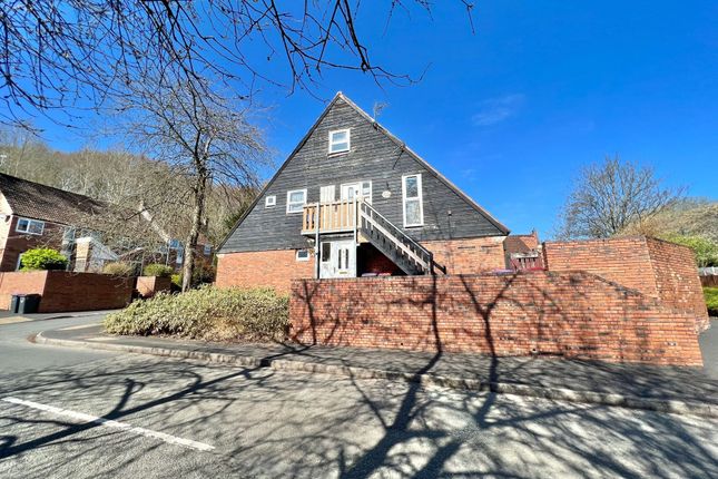 2 bed property, in Majestic Way, £105,000