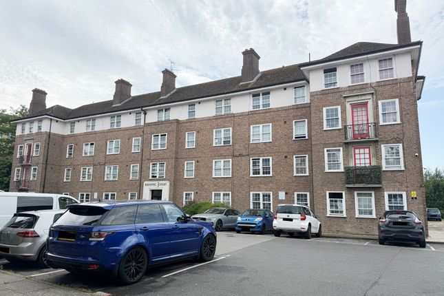 2 bed property, in 46 Bishopric Court, £80,000