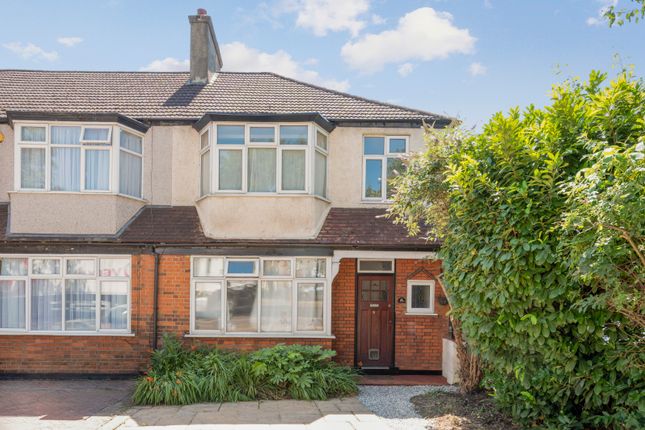 1 bed property, in Bushey Road, £325,000