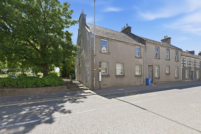 3 bed property, in High Street, £100,000