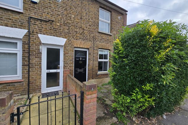2 bed property, in Pole Hill Road, £390,000