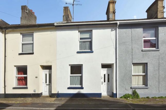 2 bed property, in Lemon Road, £165,000