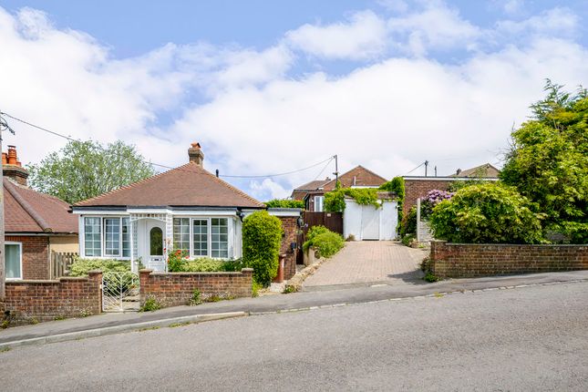 3 bed property, in Highview Road, £385,000