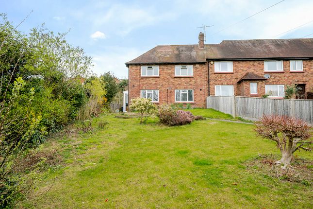 2 bed property, in The Drive, £325,000