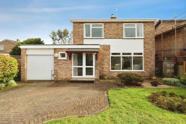 3 bed property, in Fenbrook Close, £550,000