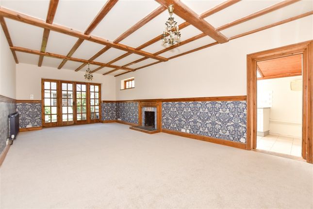 6 bed property, in Monkton Road, £600,000