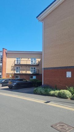 2 bed property, in Central Wharf Road, £205,000