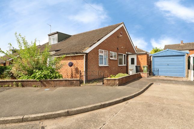 2 bed property, in Keswick Close, £220,000