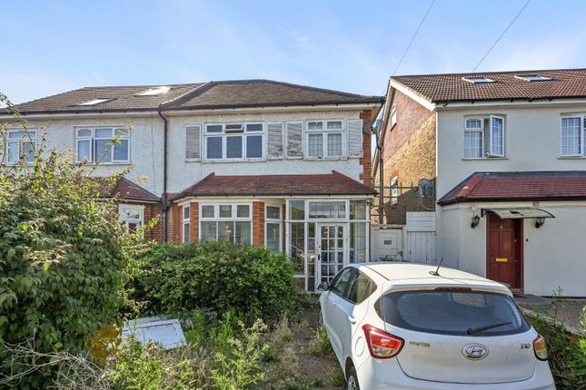 3 bed property, in The Crescent, £750,000