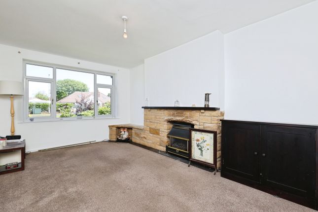 2 bed property, in Crag Hill Avenue, £325,000