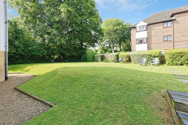 2 bed property, in New Dover Road, £180,000