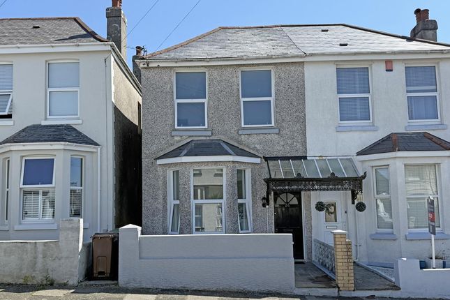 2 bed property, in Cedarcroft Road, £230,000
