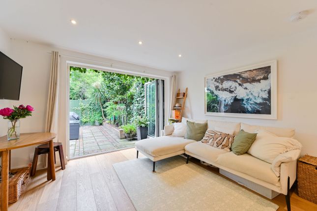 2 bed property, in South Lambeth Road, £575,000