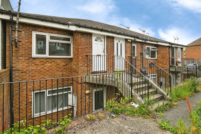 1 bed property, in Street End Road, £140,000