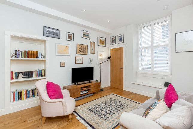 1 bed property, in 10/3 Cheyne Street, £285,000