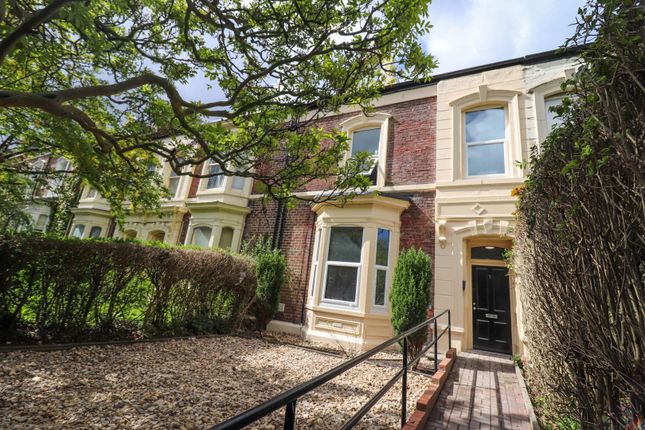6 bed property, in Esplanade West, £395,000
