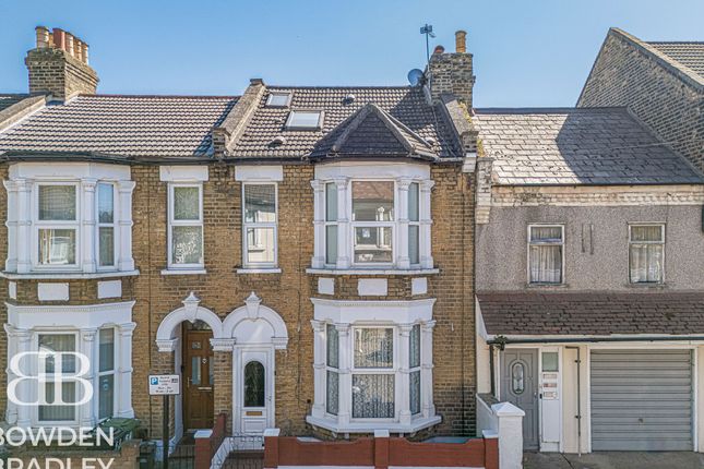 3 bed property, in Ferndale Road, £750,000