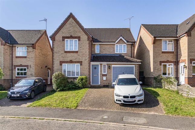 4 bed property, in Lowry Close, £375,000