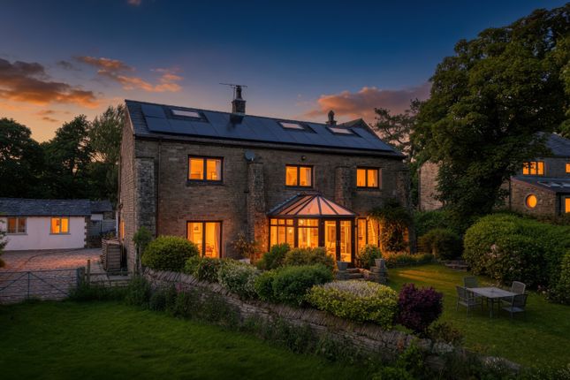 5 bed property, in Wayoh Fold Farmhouse, £900,000