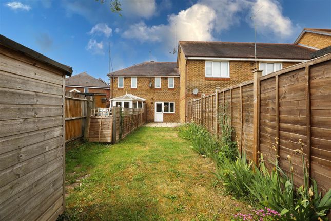 1 bed property, in Black Eagle Close, £330,000