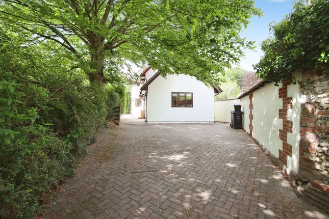 2 bed property, in Beechfield, £425,000