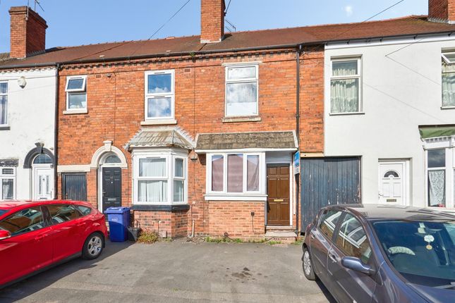 2 bed property, in Cinder Bank, £135,000